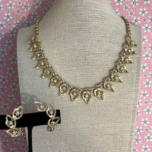 Vintage Elizabeth Morrey textured goldtone leaf necklace and clip earring set